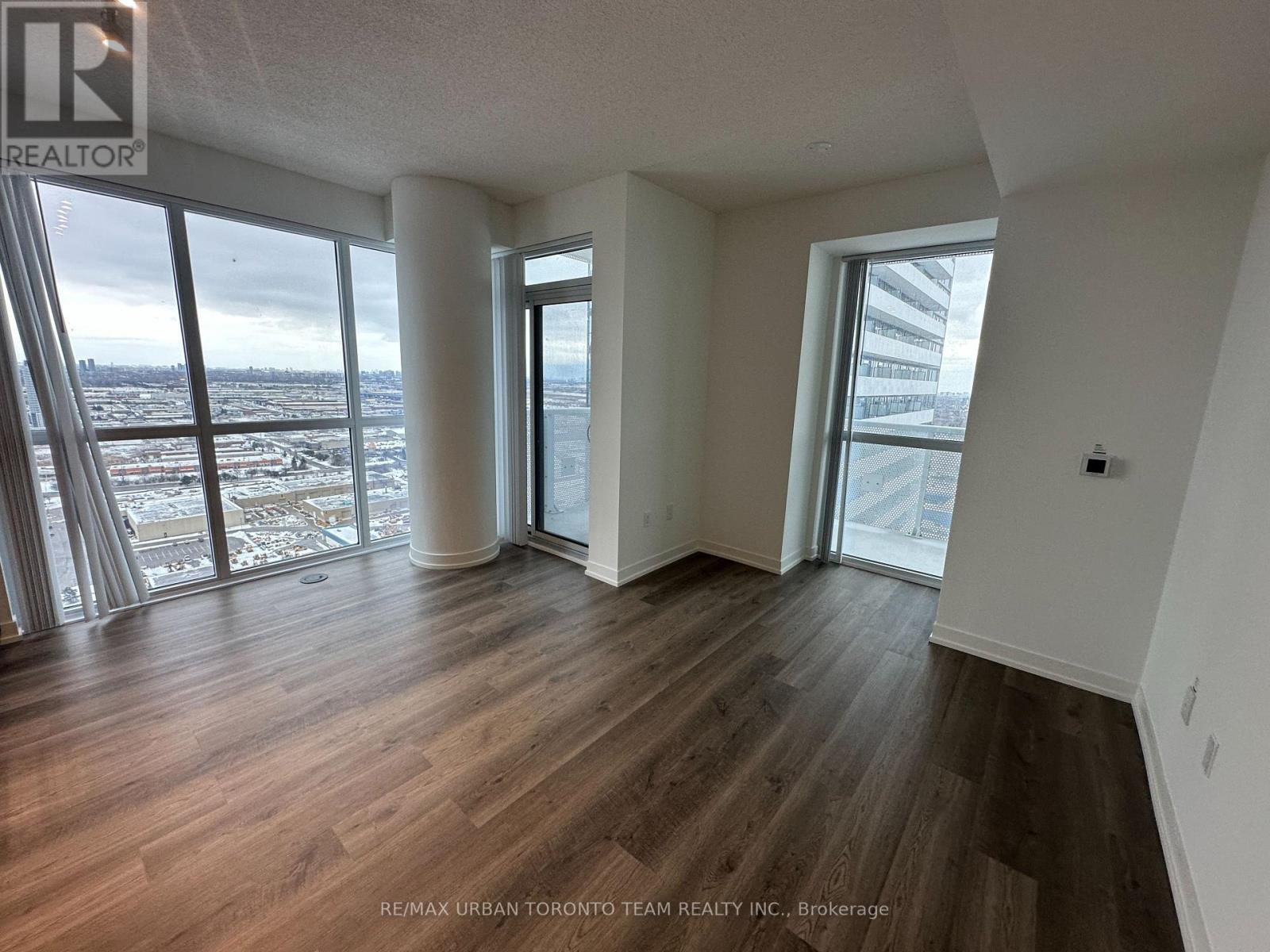 3809 - 8 Interchange Way, Vaughan, Ontario  L4K 5Z7 - Photo 2 - N12688374