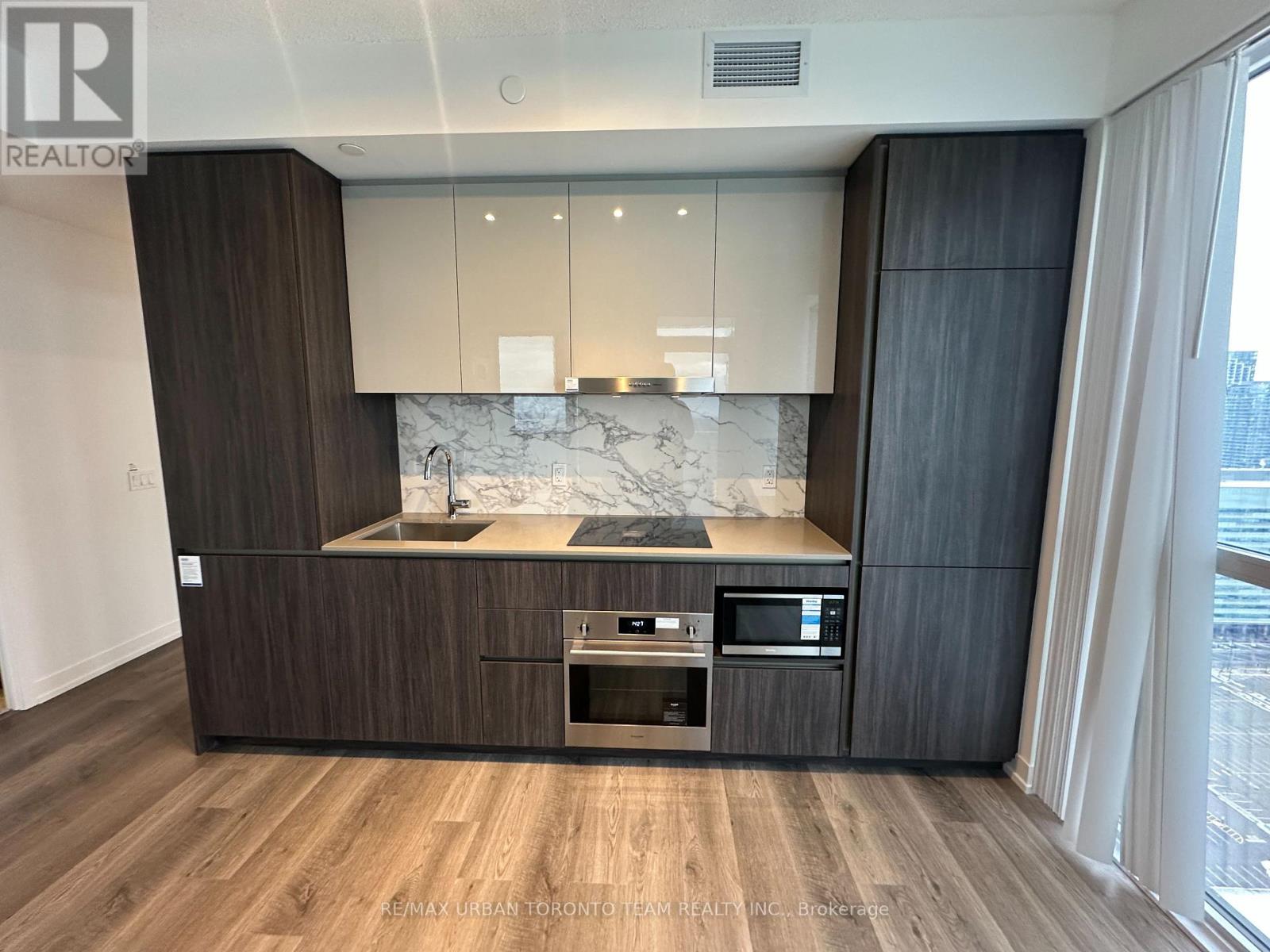 3809 - 8 Interchange Way, Vaughan, Ontario  L4K 5Z7 - Photo 5 - N12688374