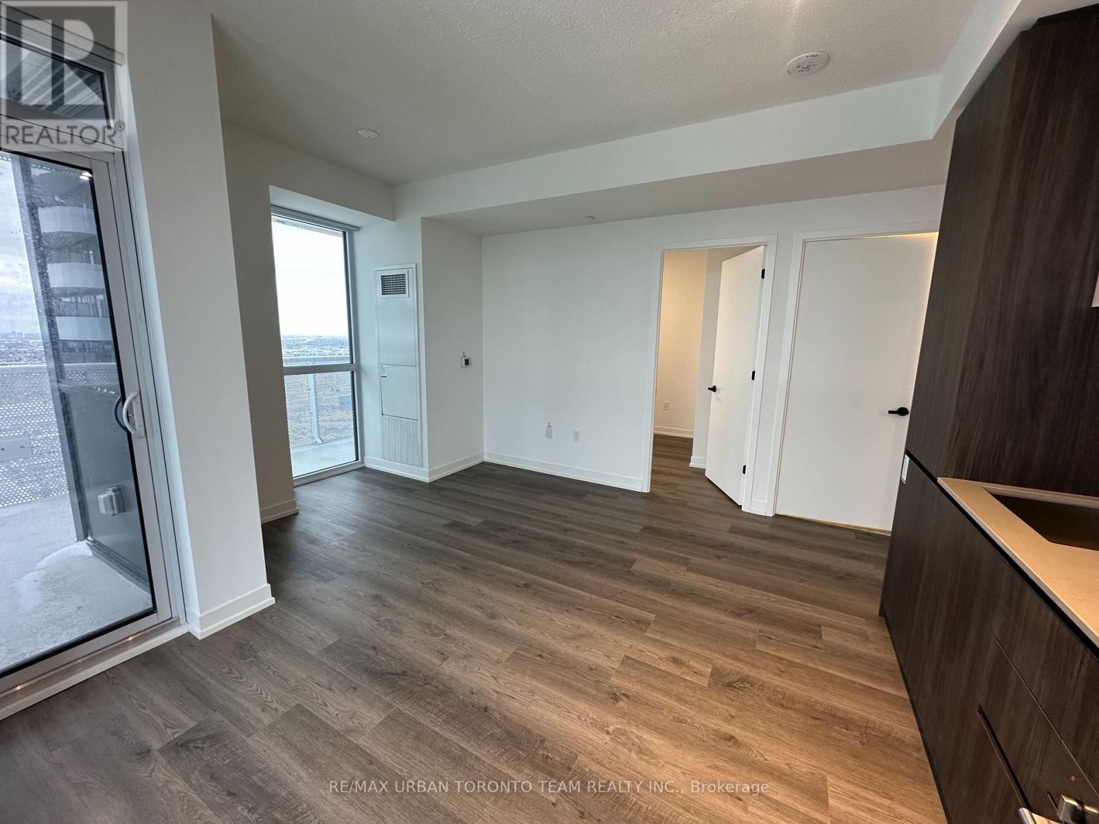 3809 - 8 Interchange Way, Vaughan, Ontario  L4K 5Z7 - Photo 7 - N12688374