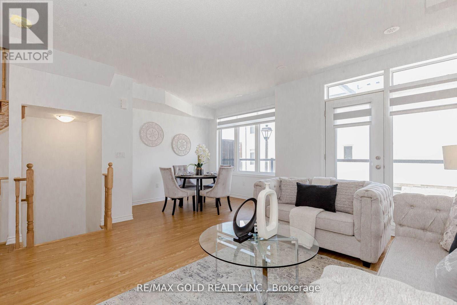 15 Tiveron Avenue, Caledon, Ontario  L7C 4L4 - Photo 7 - W12688424