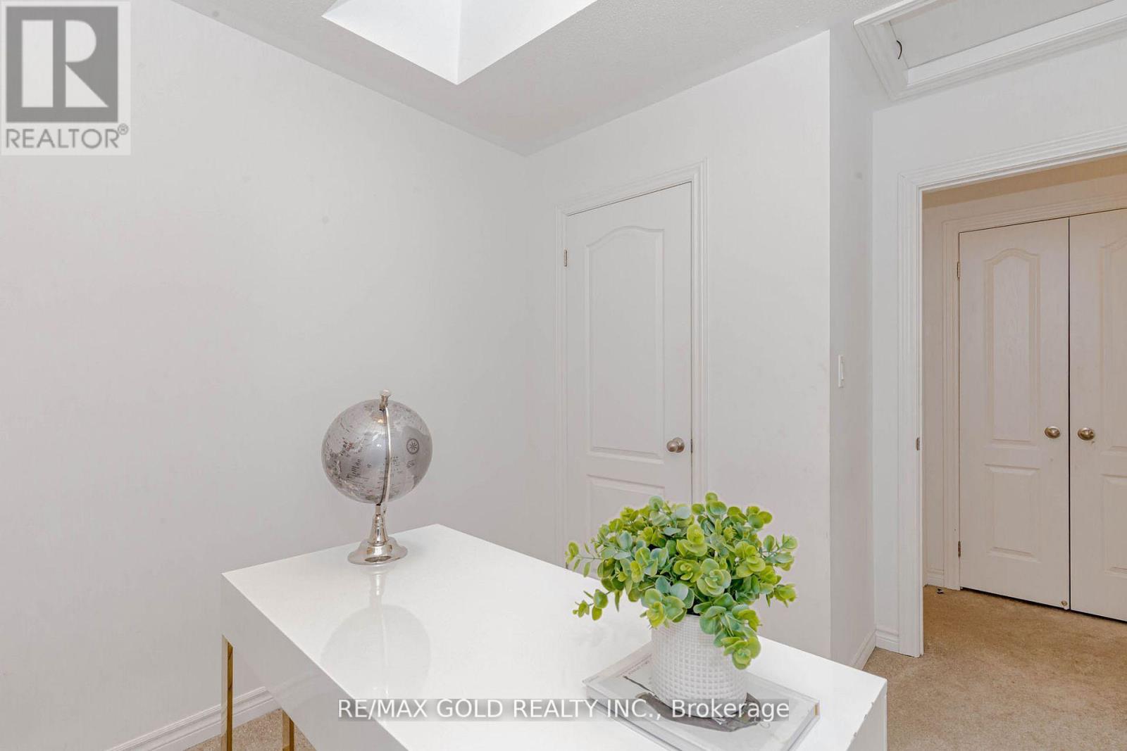 15 Tiveron Avenue, Caledon, Ontario  L7C 4L4 - Photo 8 - W12688424