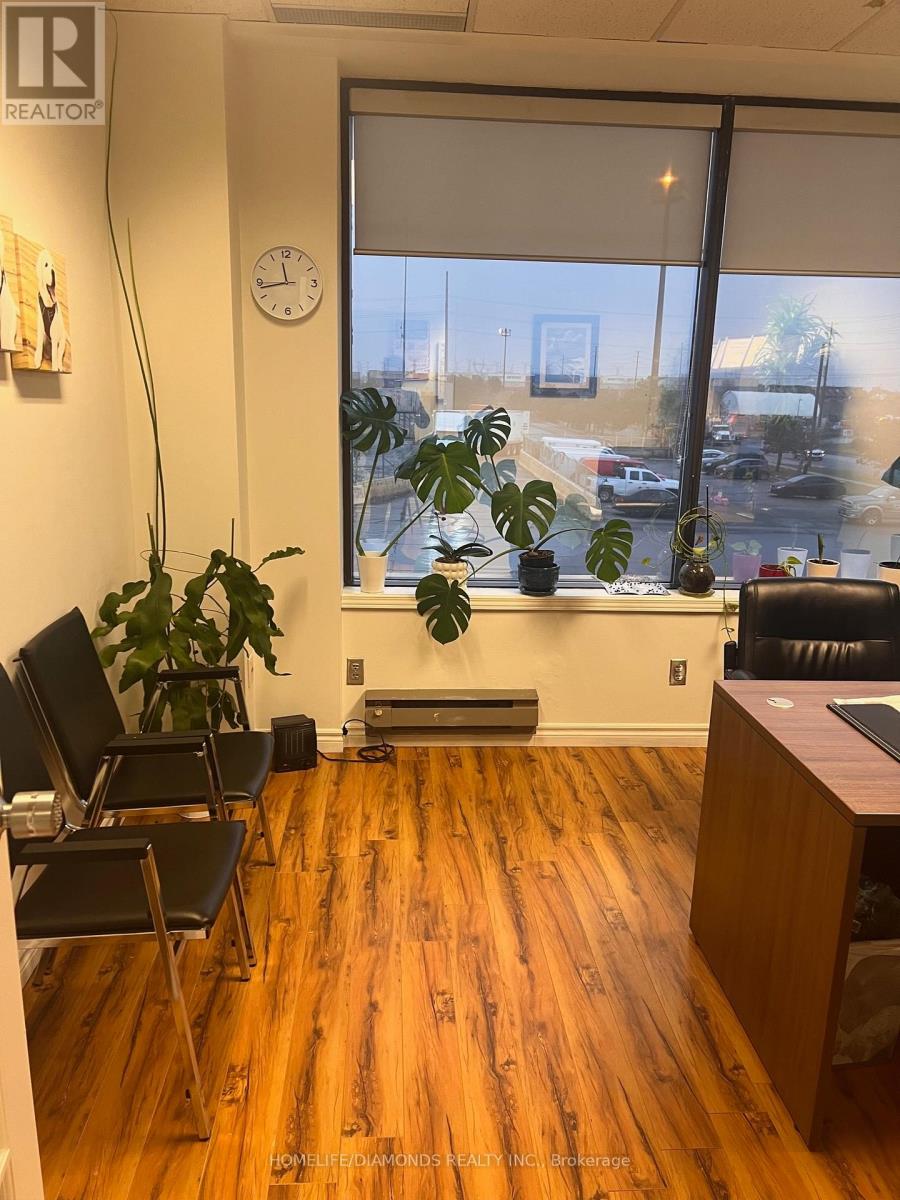 208-A - 30 Intermodal Drive, Brampton, Ontario  L6T 5K1 - Photo 11 - W12688438