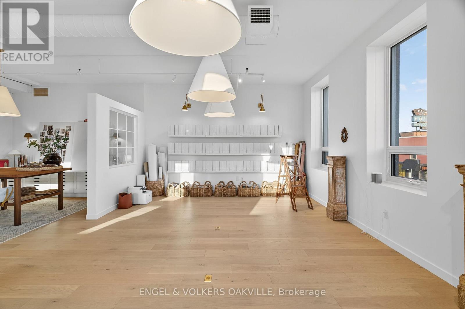 200 - 145 Lakeshore Road E, Oakville, Ontario  L6J 1H3 - Photo 15 - W12688490