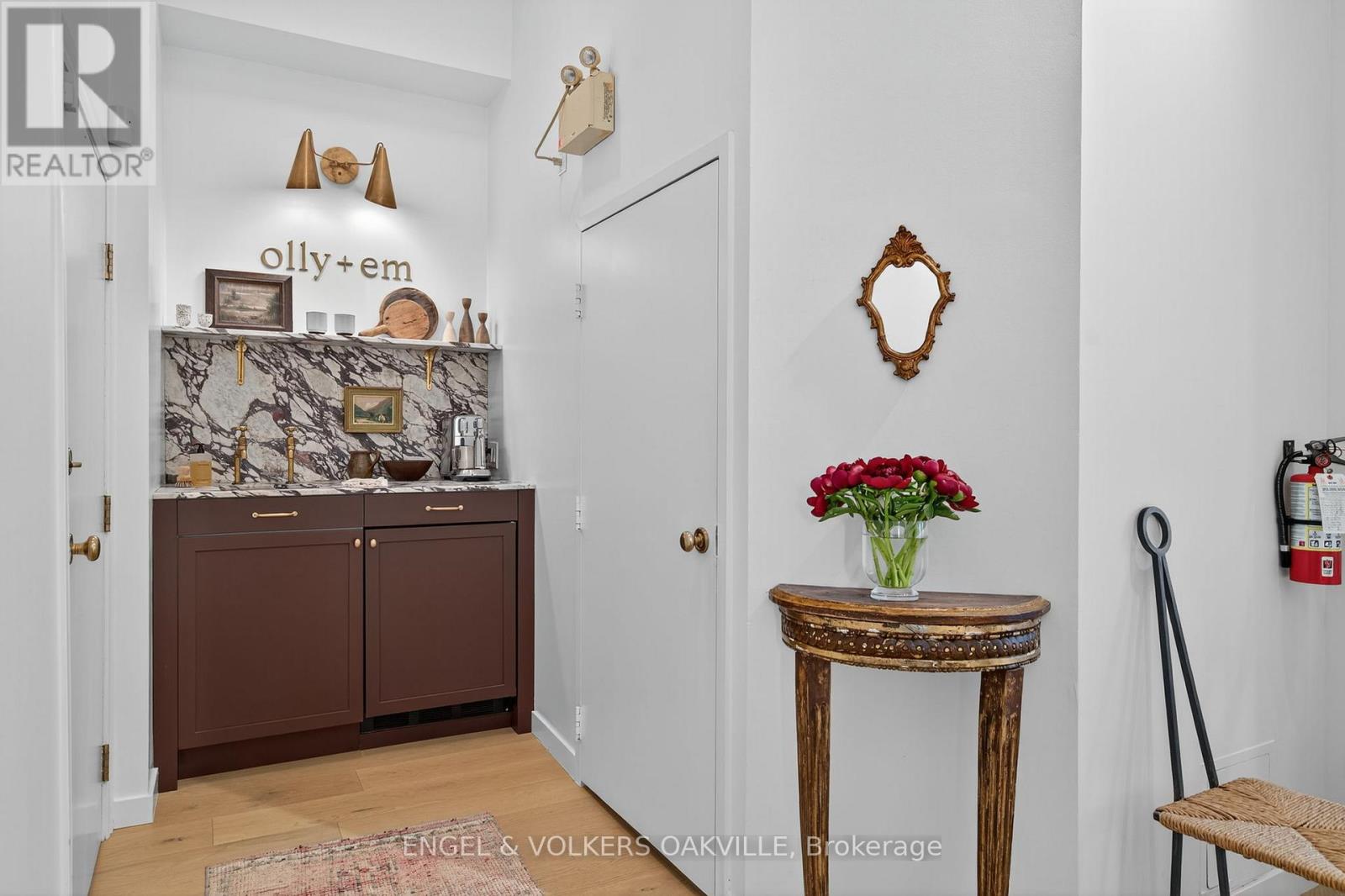 200 - 145 Lakeshore Road E, Oakville, Ontario  L6J 1H3 - Photo 24 - W12688490