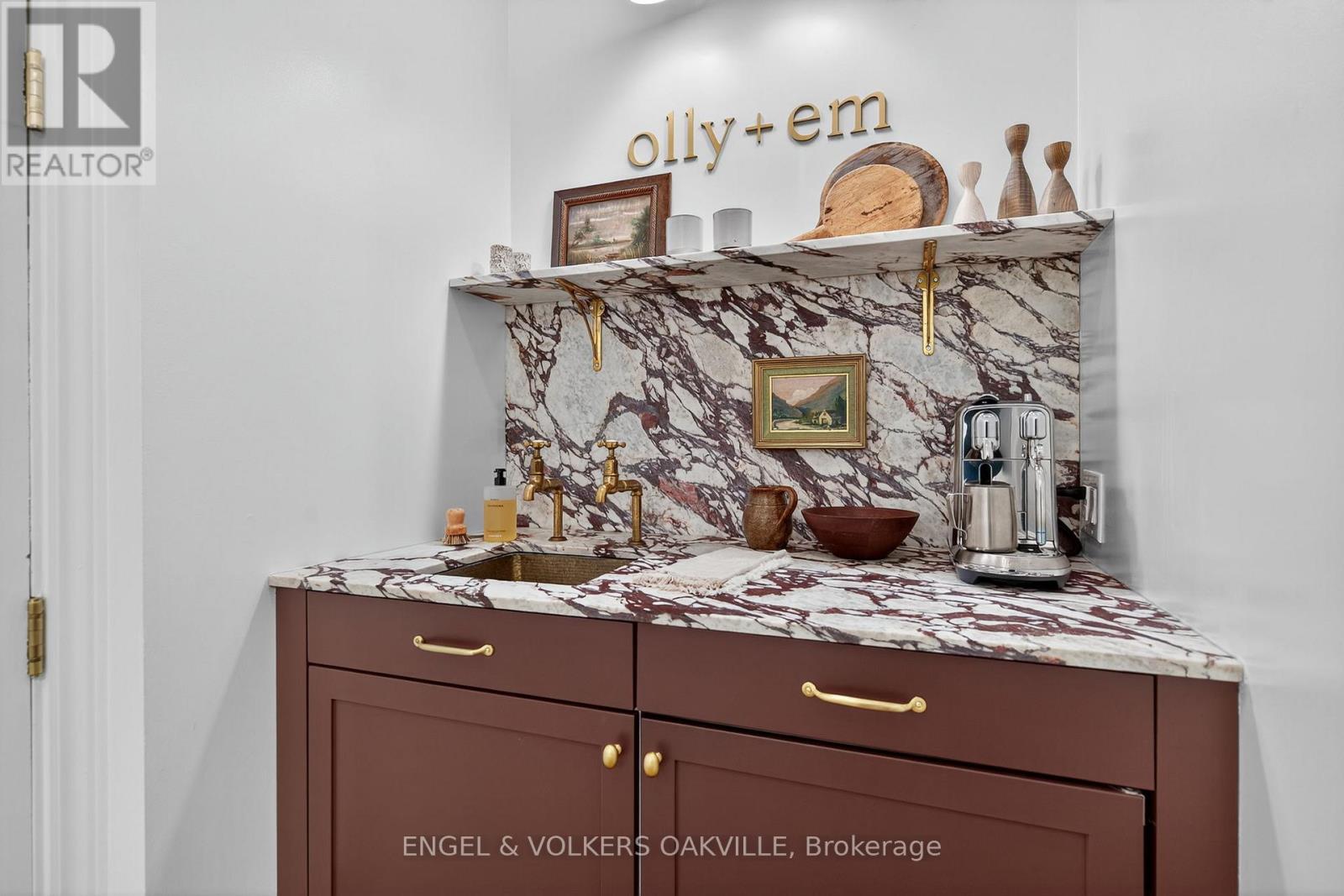 200 - 145 Lakeshore Road E, Oakville, Ontario  L6J 1H3 - Photo 25 - W12688490