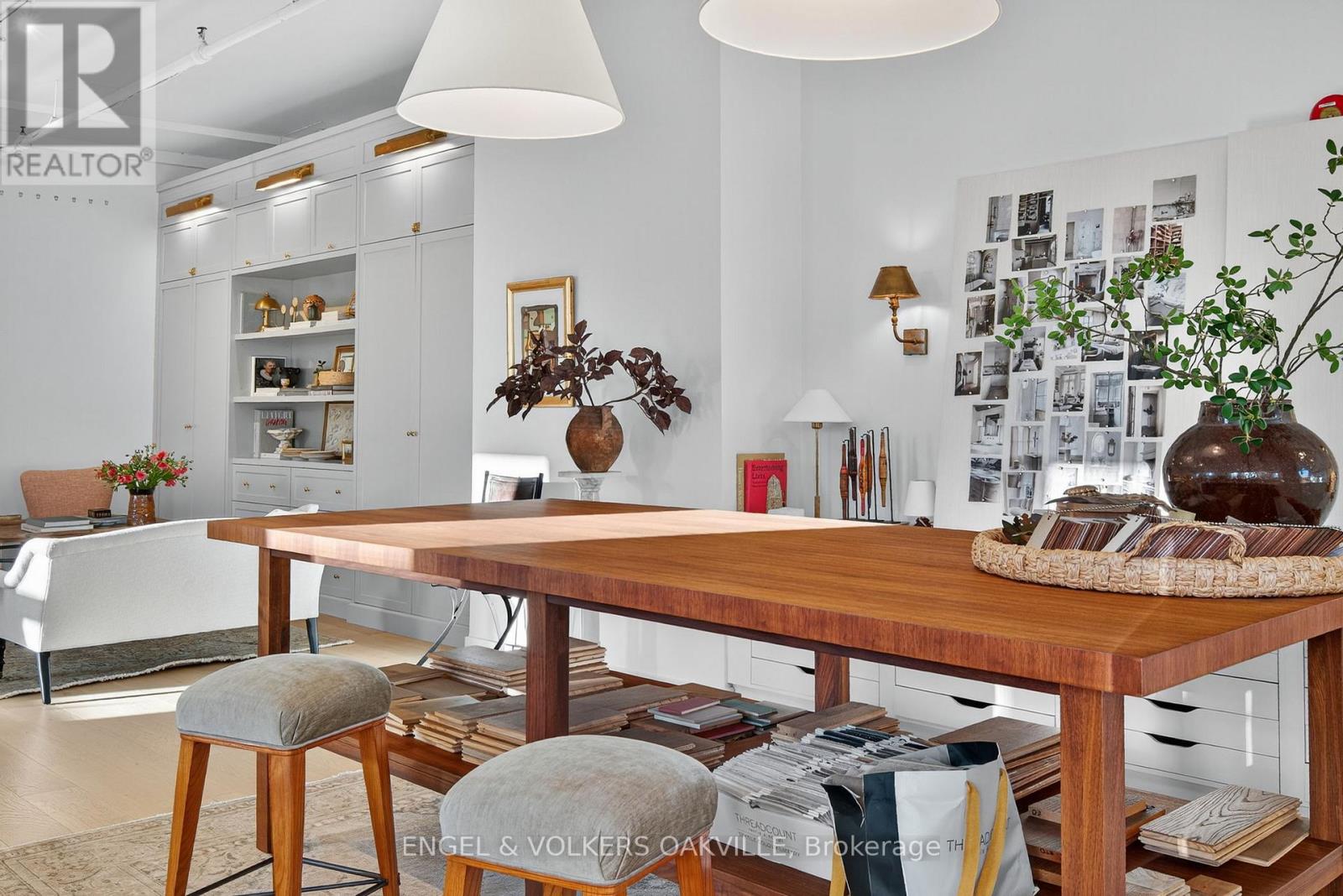 200 - 145 Lakeshore Road E, Oakville, Ontario  L6J 1H3 - Photo 9 - W12688490