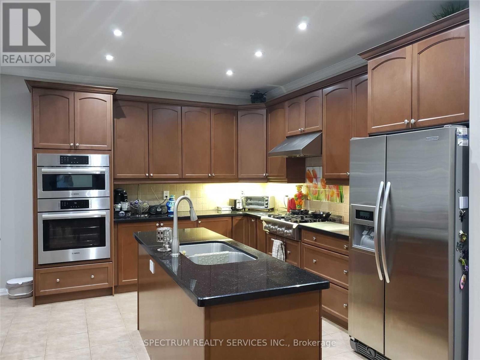 Upper - 314 Pringle Avenue, Milton, Ontario  L9T 7N2 - Photo 3 - W12688520