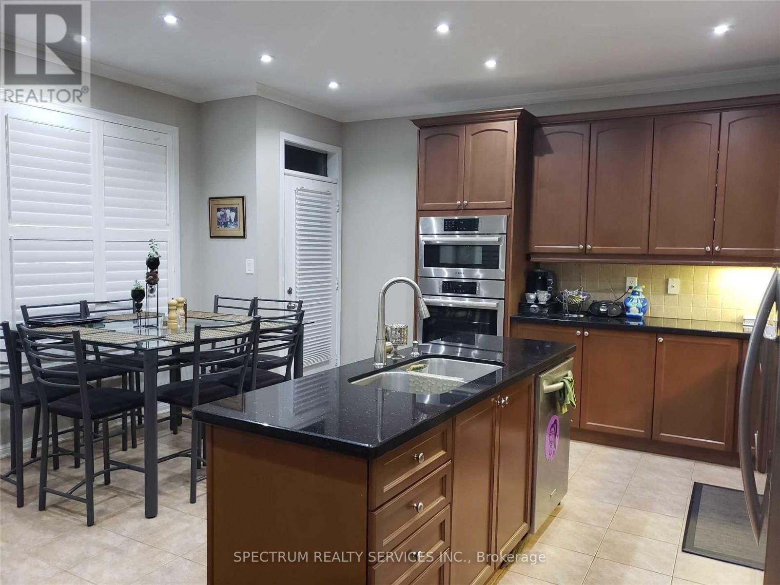 Upper - 314 Pringle Avenue, Milton, Ontario  L9T 7N2 - Photo 4 - W12688520