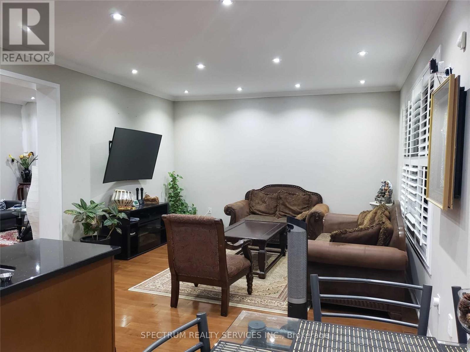 Upper - 314 Pringle Avenue, Milton, Ontario  L9T 7N2 - Photo 5 - W12688520