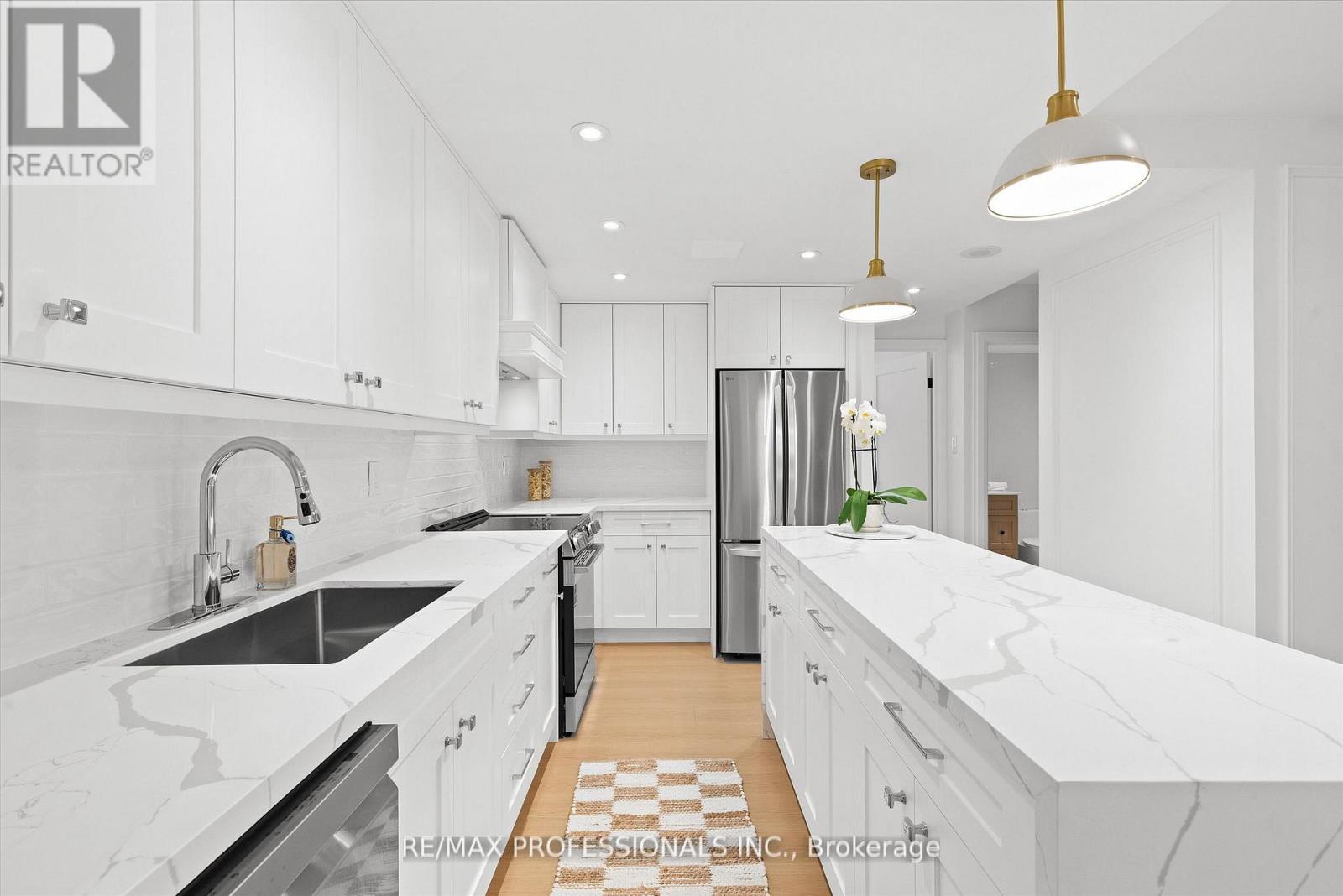 508 - 820 Burnhamthorpe Road, Toronto, Ontario  M9C 4W2 - Photo 6 - W12688524