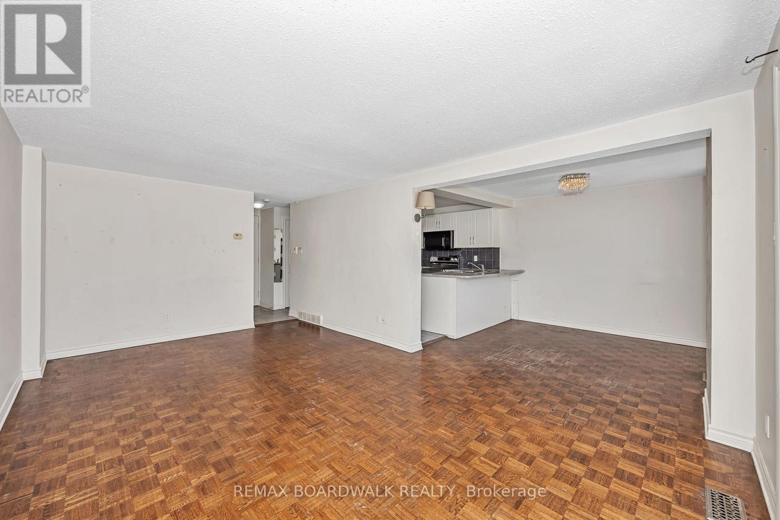 67 - 392 Garden Glen Private, Ottawa, Ontario  K2G 1E4 - Photo 10 - X12628914