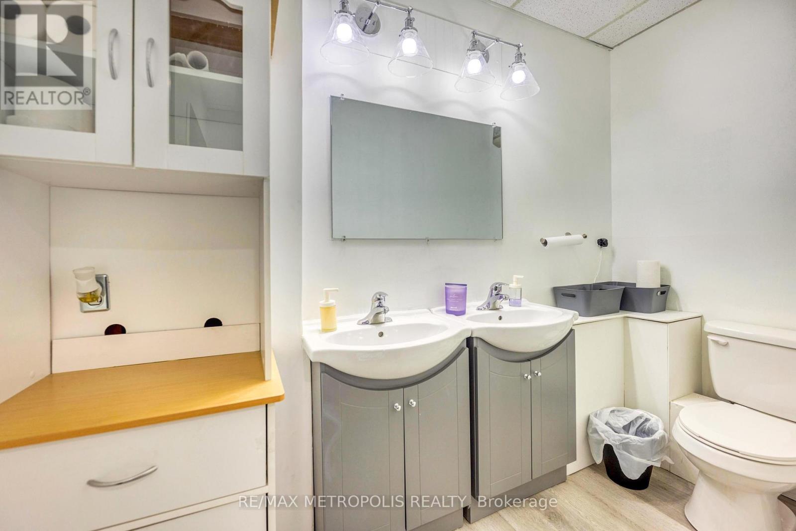 142 Kendall Street, Point Edward, Ontario  N7V 4G5 - Photo 8 - X12688308