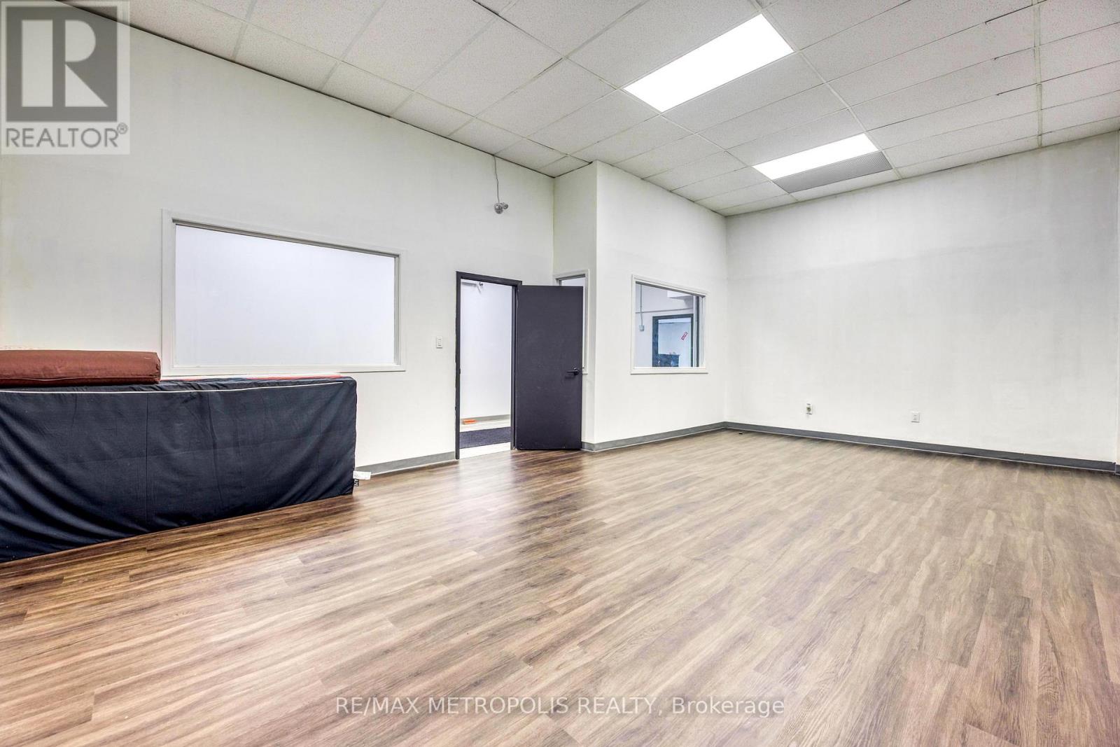 142 Kendall Street, Point Edward, Ontario  N7V 4G5 - Photo 9 - X12688308