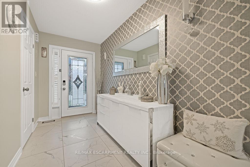 84 Periwinkle Drive, Hamilton, Ontario  L0R 1P0 - Photo 5 - X12688340