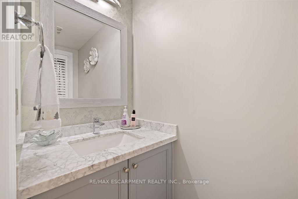 84 Periwinkle Drive, Hamilton, Ontario  L0R 1P0 - Photo 8 - X12688340