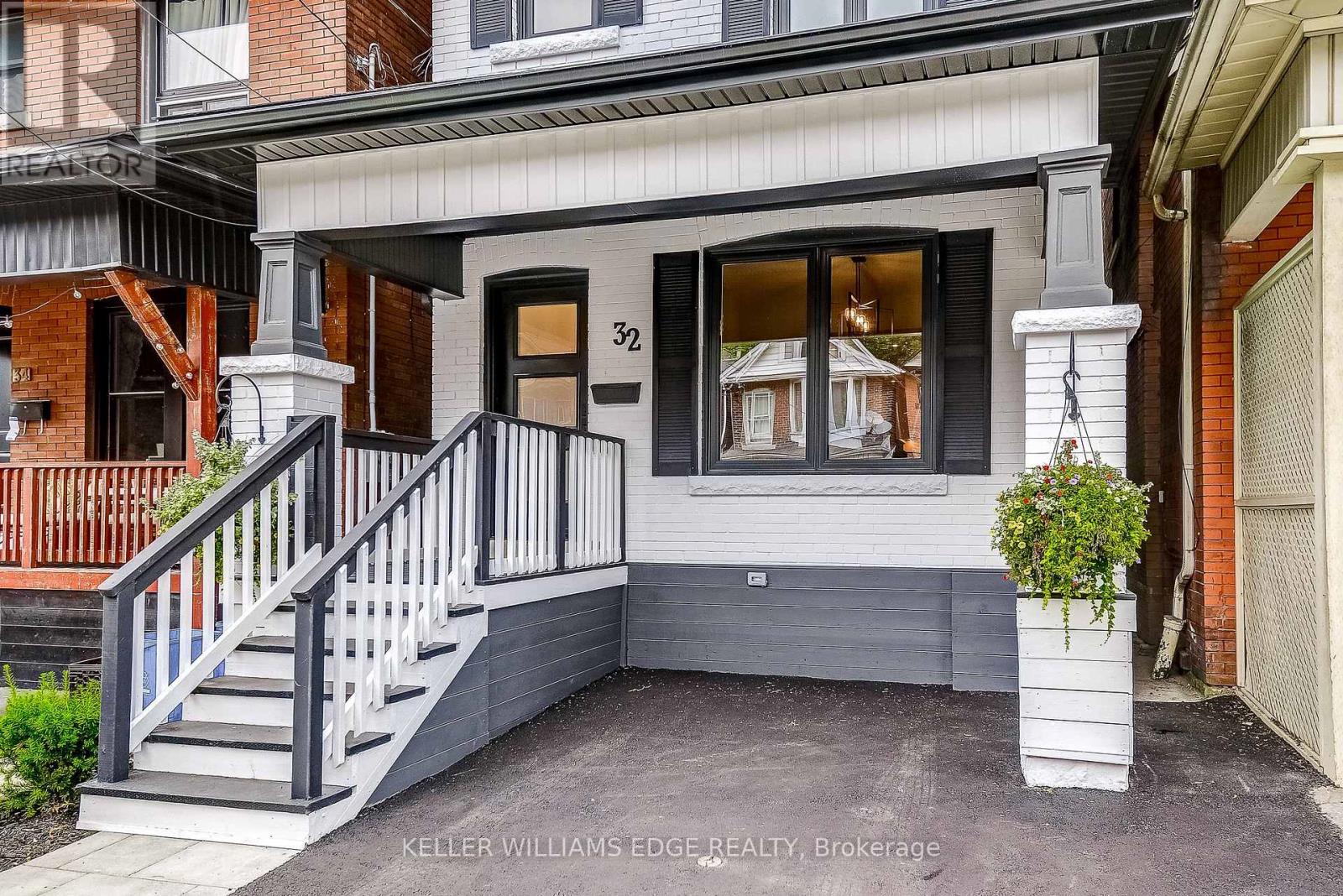 32 Cumberland Avenue, Hamilton, Ontario  L8M 1Y7 - Photo 2 - X12688352