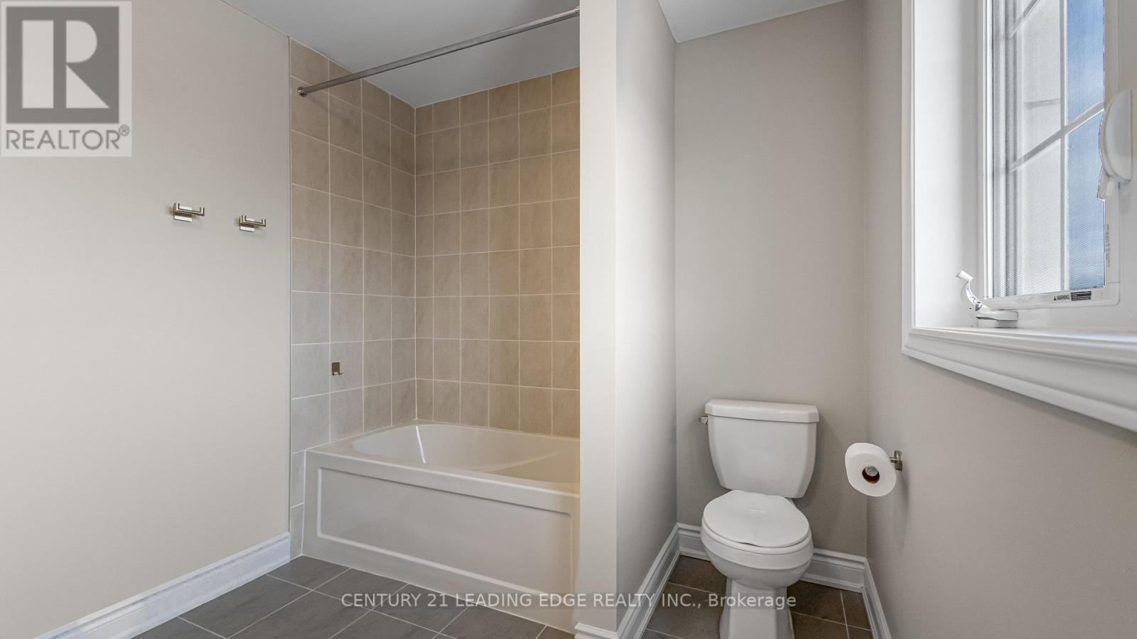 124 Sunset Way, Thorold, Ontario  L0S 1A0 - Photo 28 - X12688530