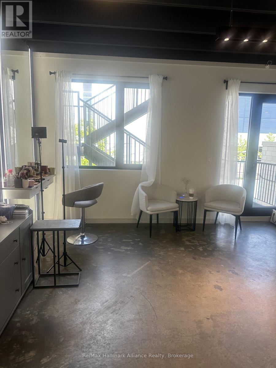 400 - 155 Thirtieth Street, Toronto, Ontario  M8W 3C3 - Photo 4 - W12688570