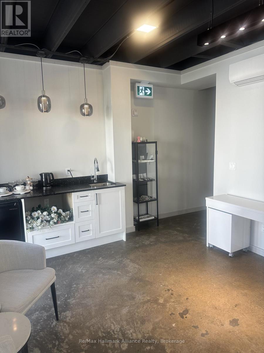 400 - 155 Thirtieth Street, Toronto, Ontario  M8W 3C3 - Photo 7 - W12688570