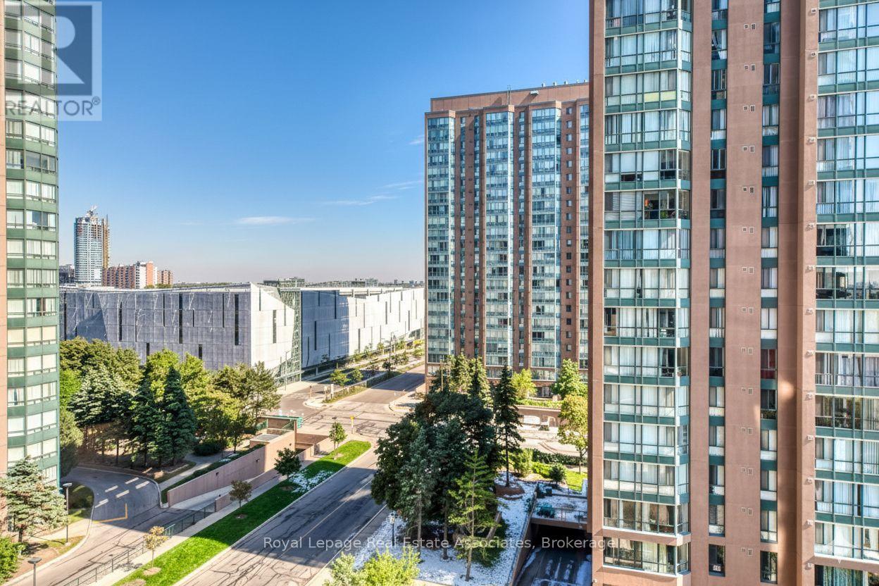 901 - 155 Hillcrest Avenue, Mississauga, Ontario  L5B 3Z2 - Photo 12 - W12505354