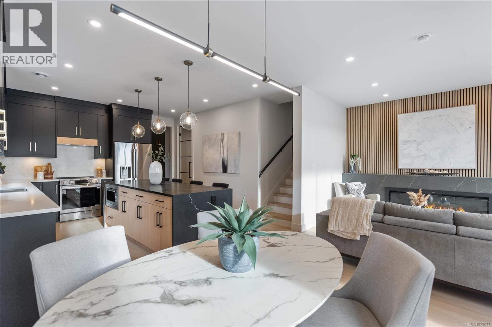 4 588 Whiteside St, Saanich, British Columbia