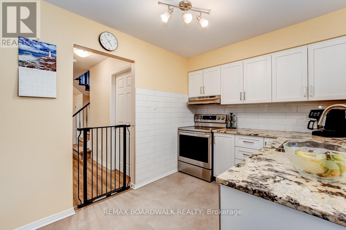 39 Inwood Drive, Ottawa, Ontario  K2M 1Z3 - Photo 14 - X12536212