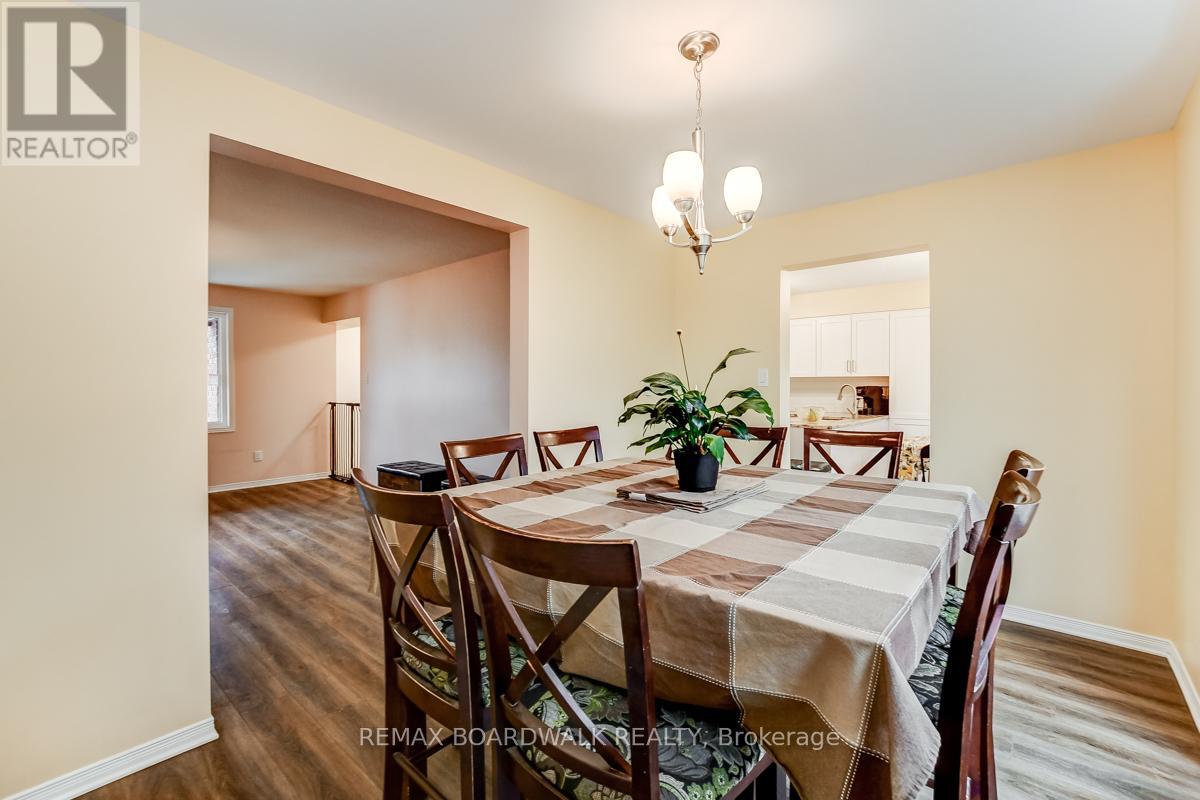 39 Inwood Drive, Ottawa, Ontario  K2M 1Z3 - Photo 11 - X12536212