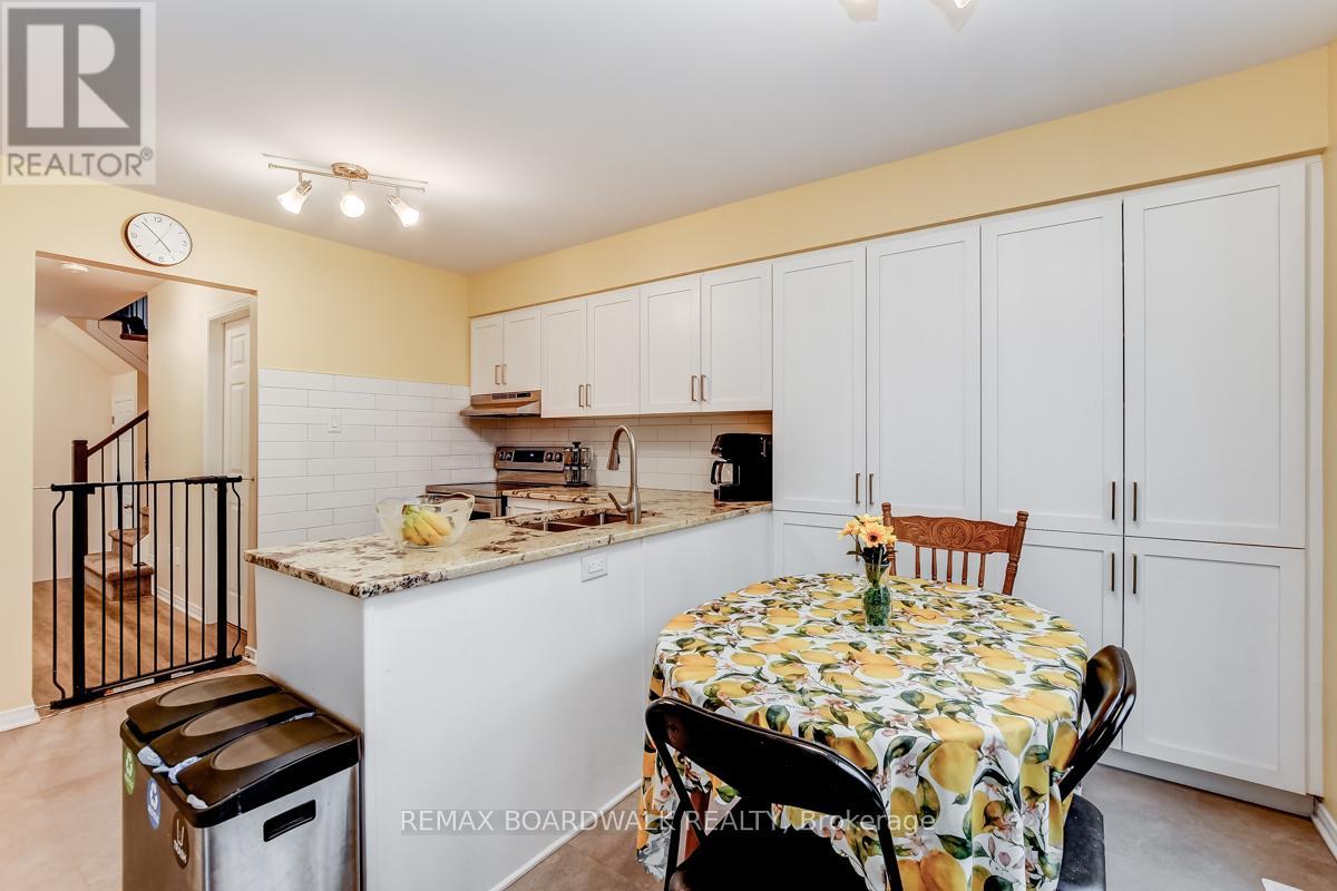 39 Inwood Drive, Ottawa, Ontario  K2M 1Z3 - Photo 17 - X12536212