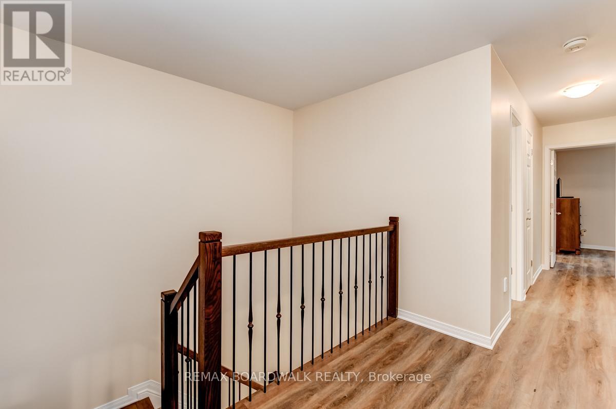 39 Inwood Drive, Ottawa, Ontario  K2M 1Z3 - Photo 24 - X12536212