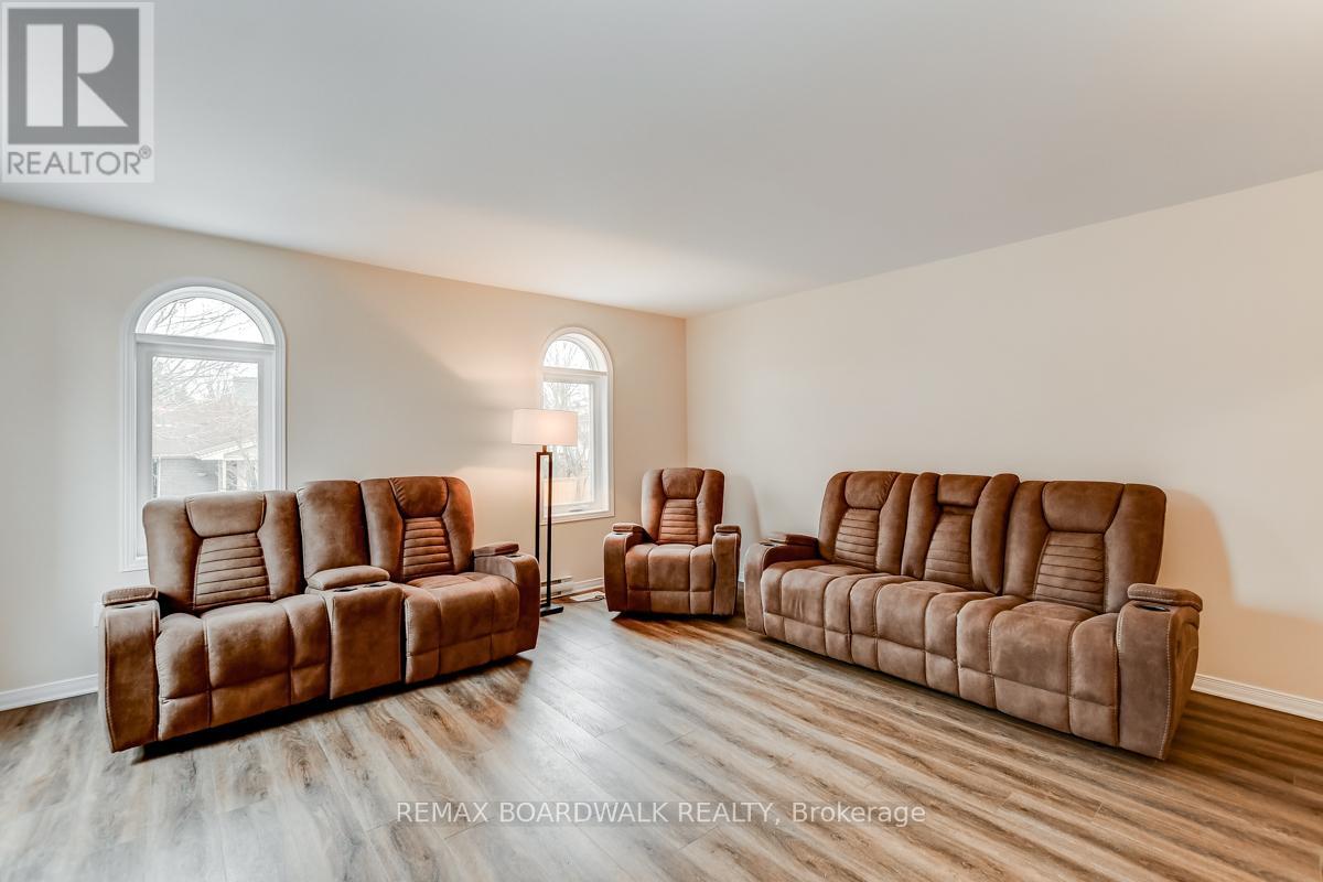 39 Inwood Drive, Ottawa, Ontario  K2M 1Z3 - Photo 22 - X12536212