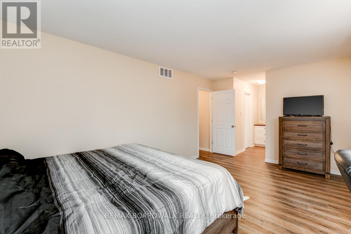 39 Inwood Drive, Ottawa, Ontario  K2M 1Z3 - Photo 26 - X12536212