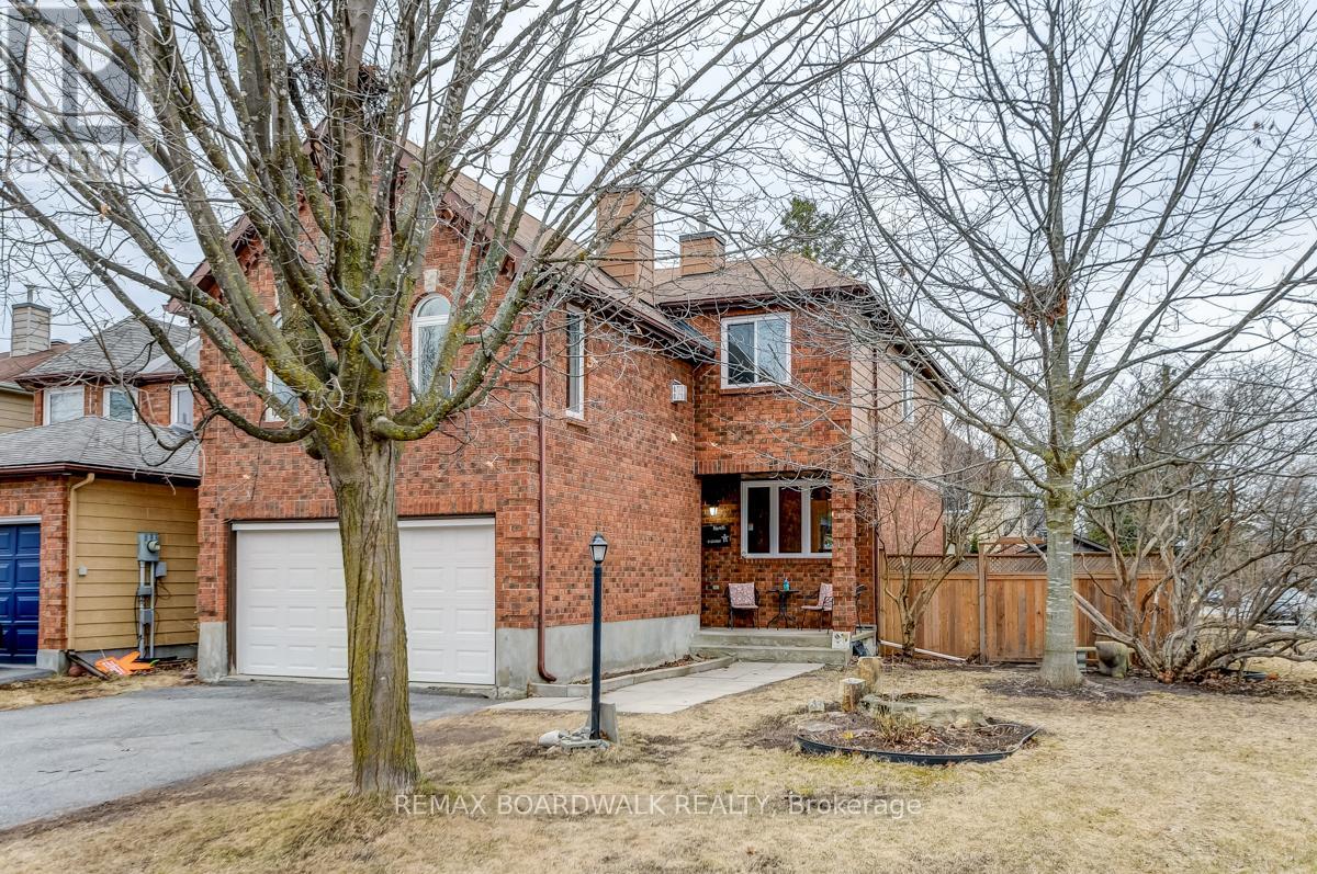 39 Inwood Drive, Ottawa, Ontario  K2M 1Z3 - Photo 3 - X12536212