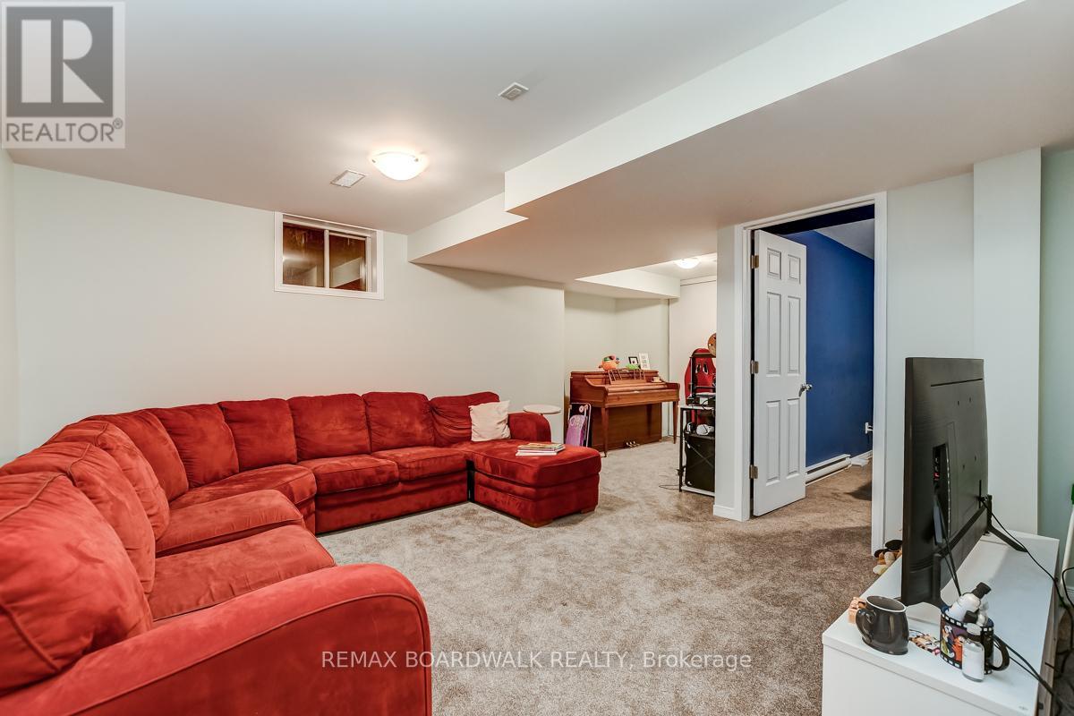 39 Inwood Drive, Ottawa, Ontario  K2M 1Z3 - Photo 33 - X12536212