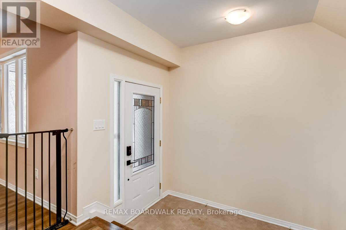 39 Inwood Drive, Ottawa, Ontario  K2M 1Z3 - Photo 6 - X12536212