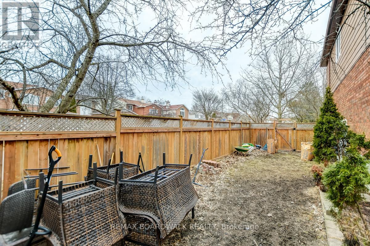 39 Inwood Drive, Ottawa, Ontario  K2M 1Z3 - Photo 46 - X12536212