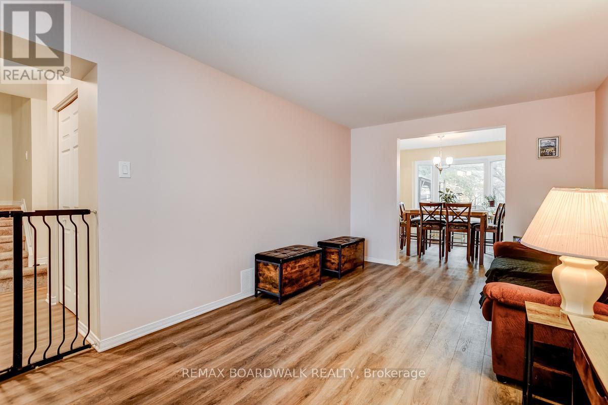 39 Inwood Drive, Ottawa, Ontario  K2M 1Z3 - Photo 8 - X12536212