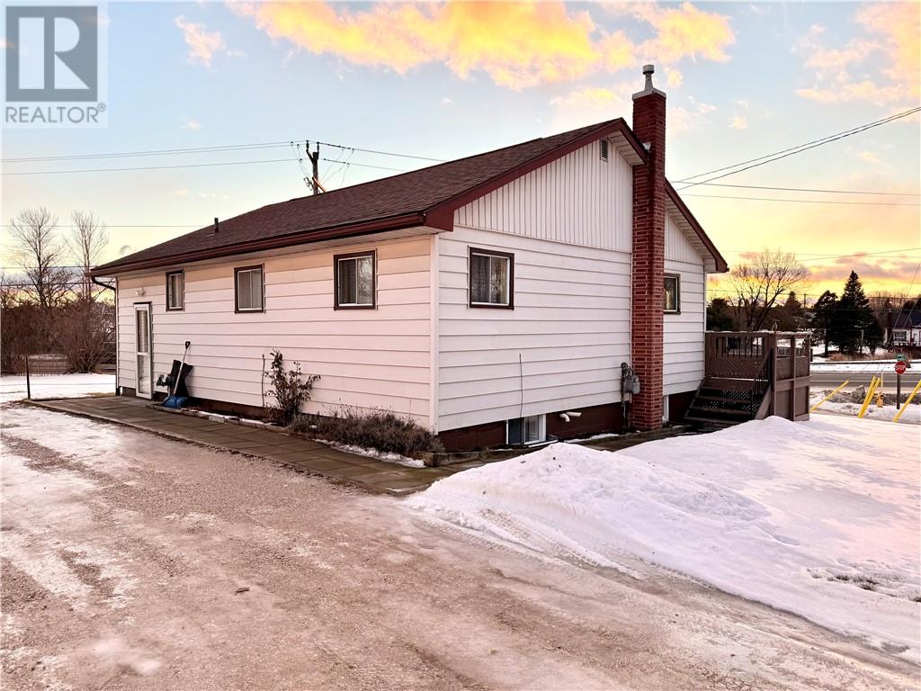 6 West Street, Blind River, Ontario  P0R 1B0 - Photo 3 - 2126024