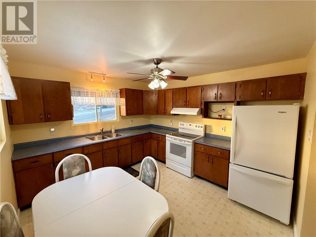 6 West Street, Blind River, Ontario  P0R 1B0 - Photo 8 - 2126024