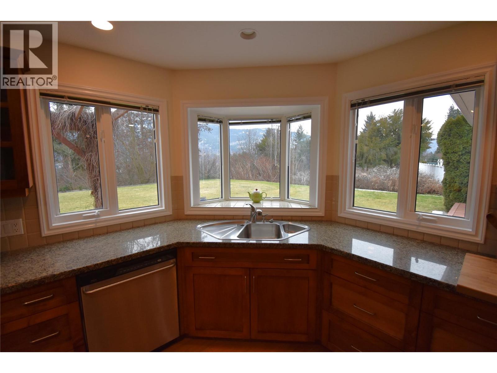 2601 9th Avenue, Castlegar, British Columbia  V1N 2Y7 - Photo 10 - 10372374