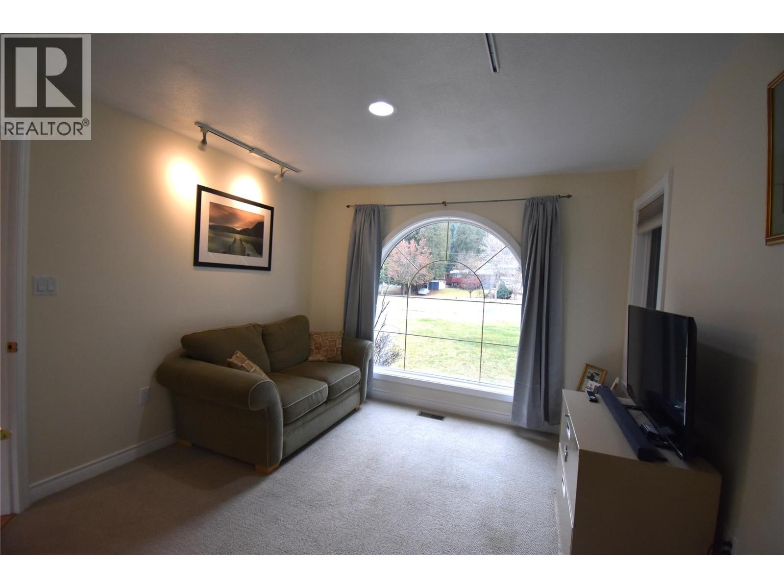 2601 9th Avenue, Castlegar, British Columbia  V1N 2Y7 - Photo 15 - 10372374