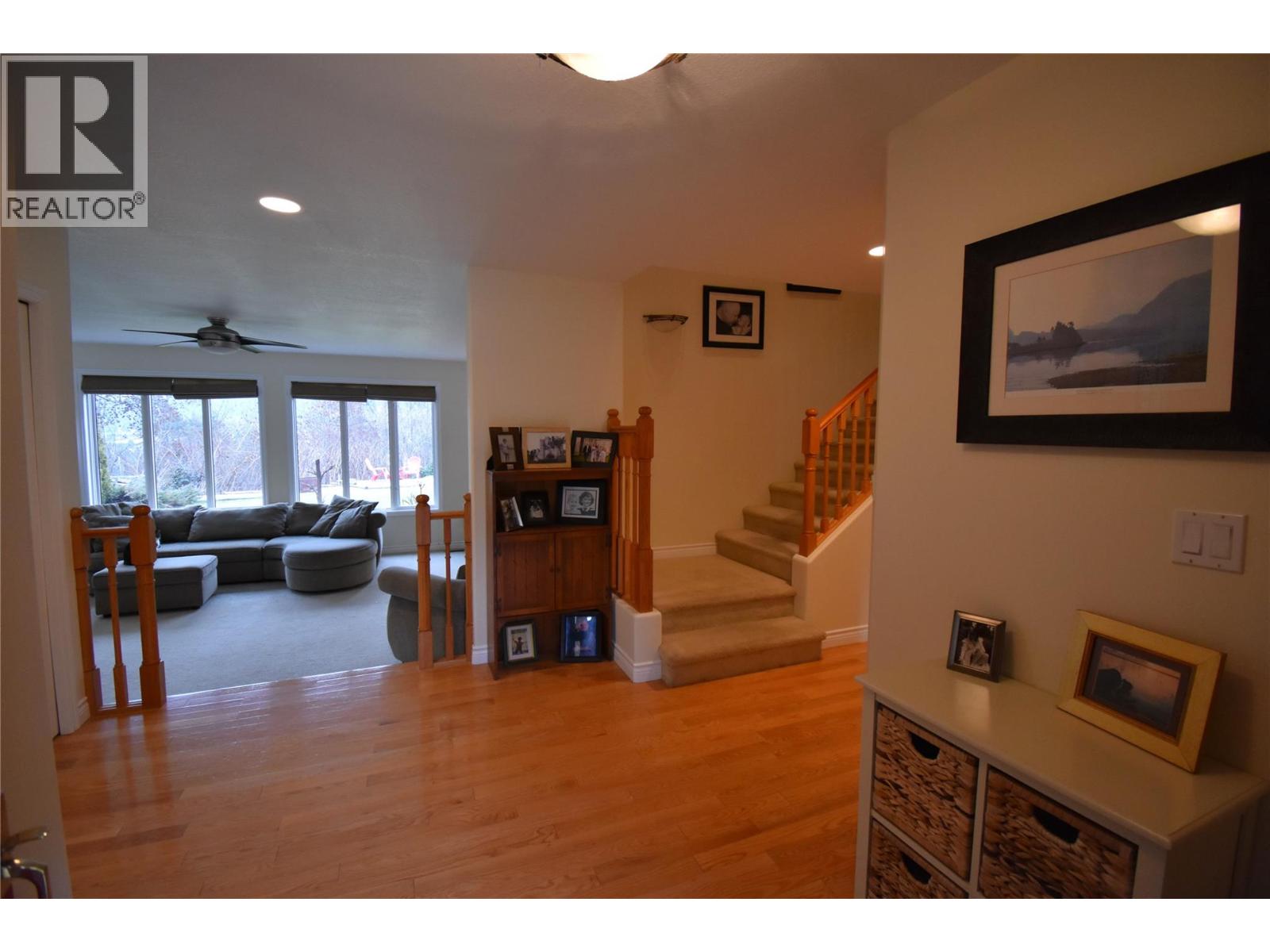 2601 9th Avenue, Castlegar, British Columbia  V1N 2Y7 - Photo 3 - 10372374