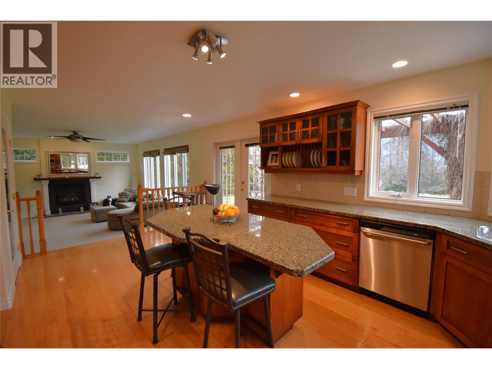 2601 9th Avenue, Castlegar, British Columbia  V1N 2Y7 - Photo 11 - 10372374