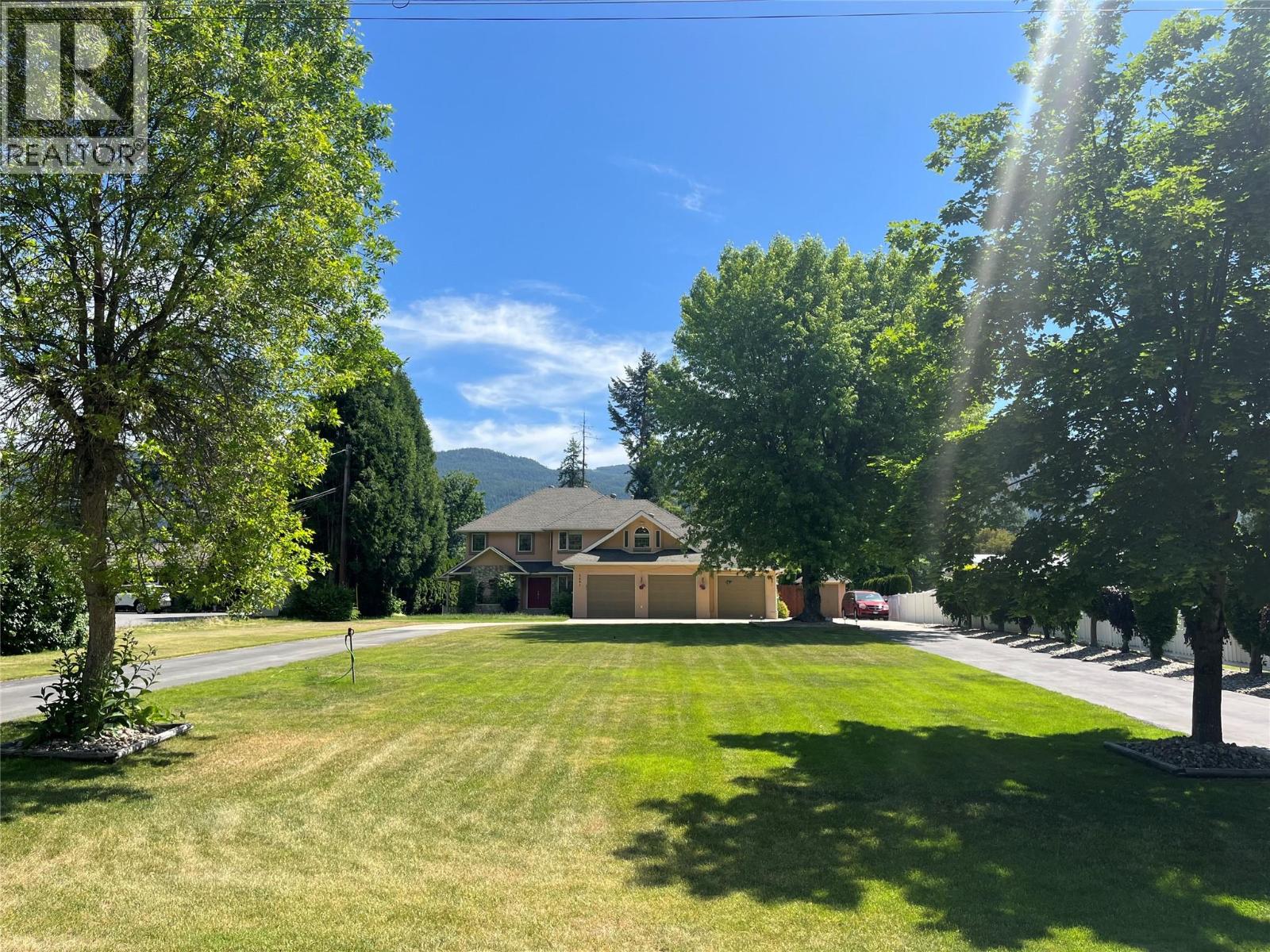 2601 9th Avenue, Castlegar, British Columbia  V1N 2Y7 - Photo 47 - 10372374