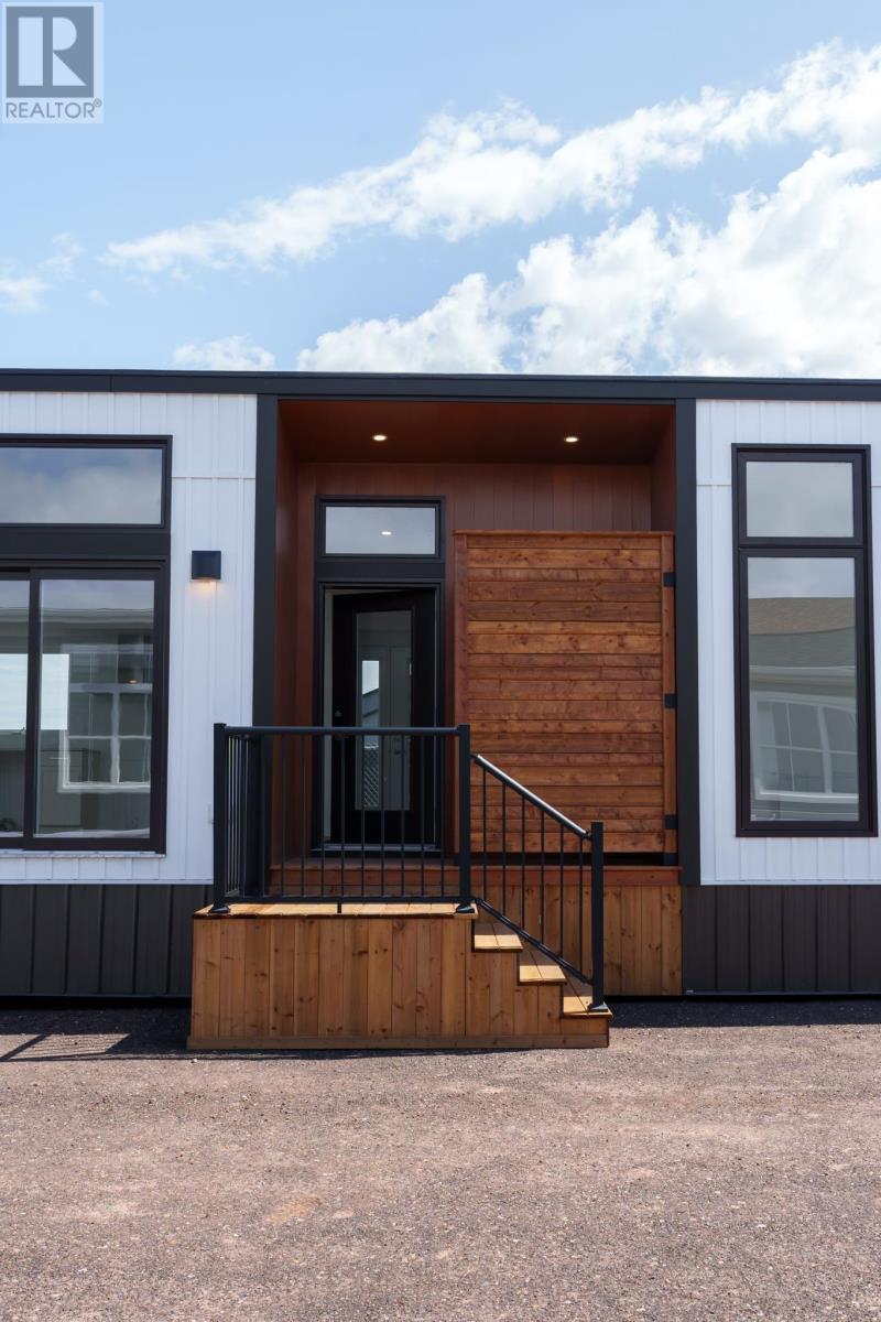 17 Myrtle Street, Stratford, Prince Edward Island  C1B 1P4 - Photo 2 - 202600642