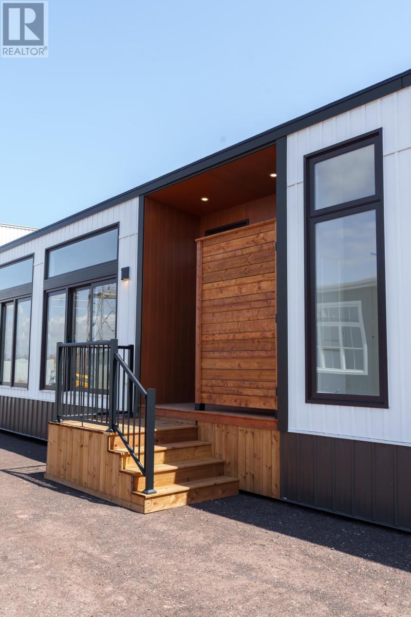 17 Myrtle Street, Stratford, Prince Edward Island  C1B 1P4 - Photo 3 - 202600642