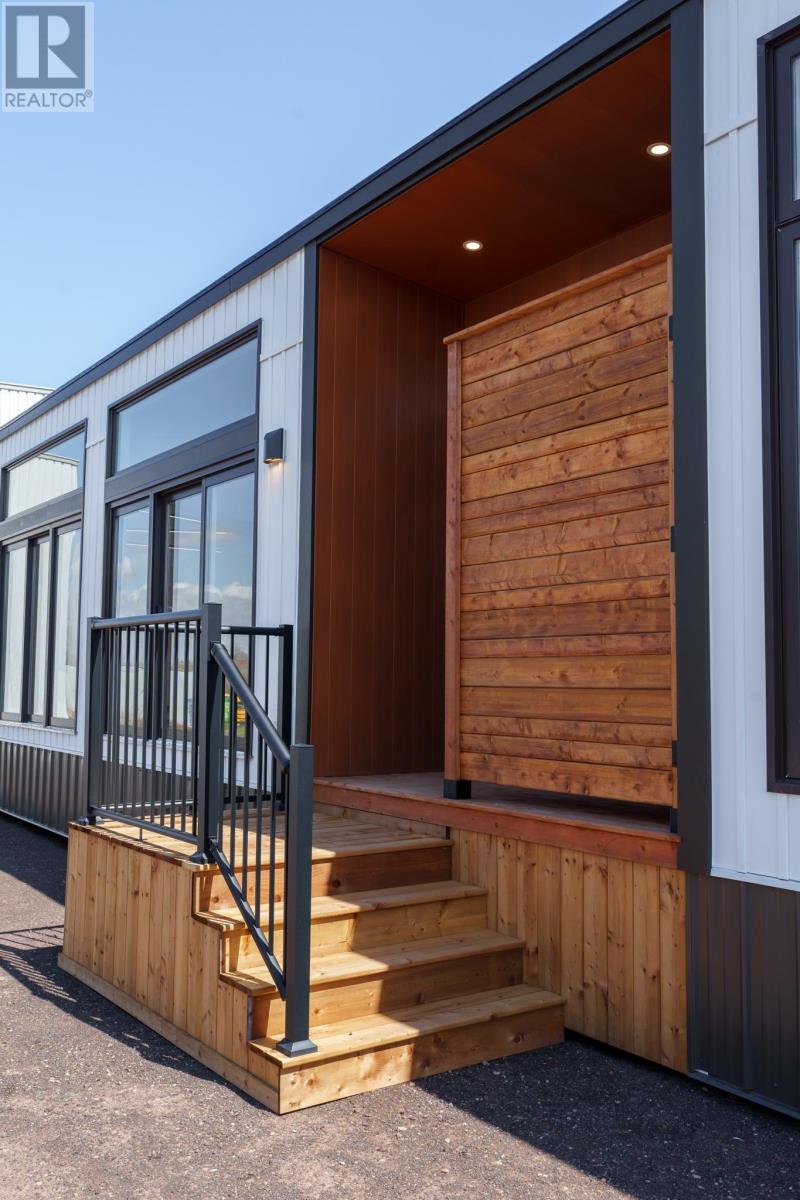 17 Myrtle Street, Stratford, Prince Edward Island  C1B 1P4 - Photo 4 - 202600642