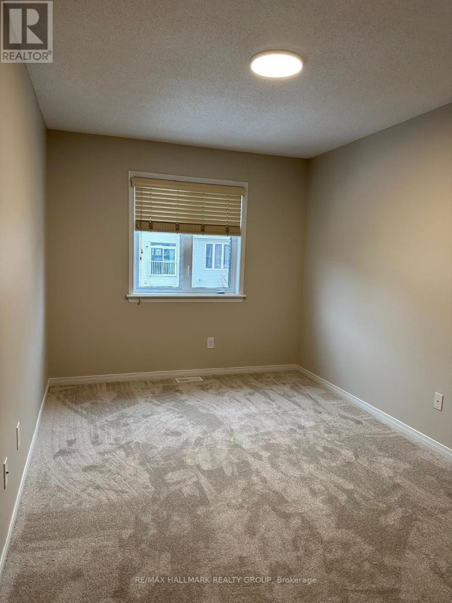 252 Badgeley Avenue, Ottawa, Ontario  K2T 0A7 - Photo 10 - X12688582