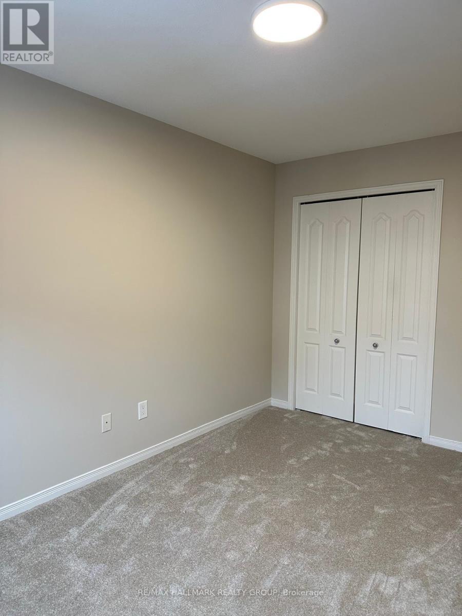 252 Badgeley Avenue, Ottawa, Ontario  K2T 0A7 - Photo 11 - X12688582