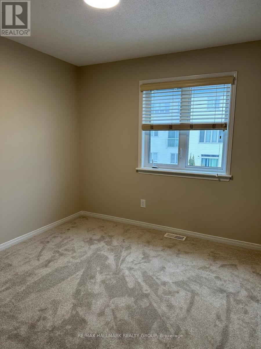 252 Badgeley Avenue, Ottawa, Ontario  K2T 0A7 - Photo 12 - X12688582