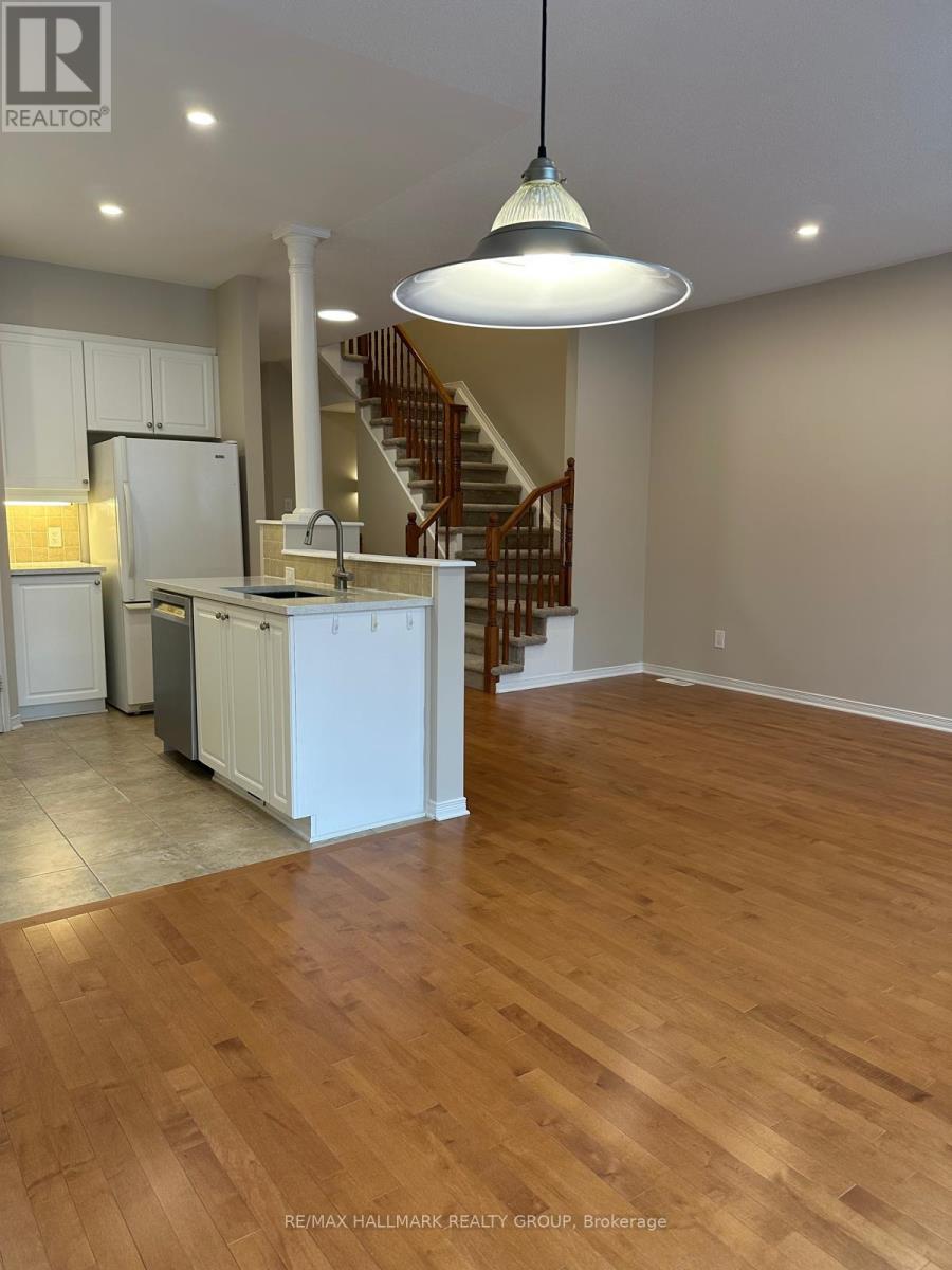 252 Badgeley Avenue, Ottawa, Ontario  K2T 0A7 - Photo 7 - X12688582